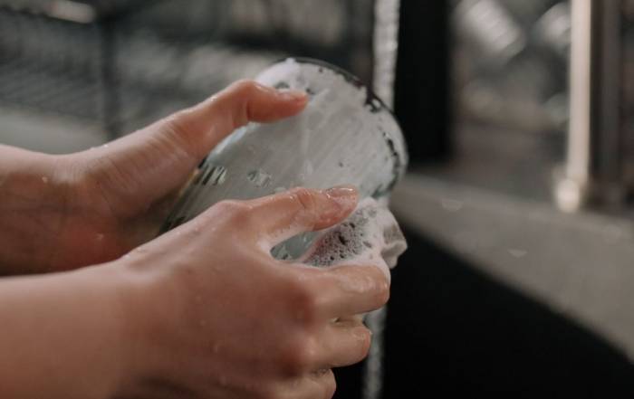 cleaning beer glass